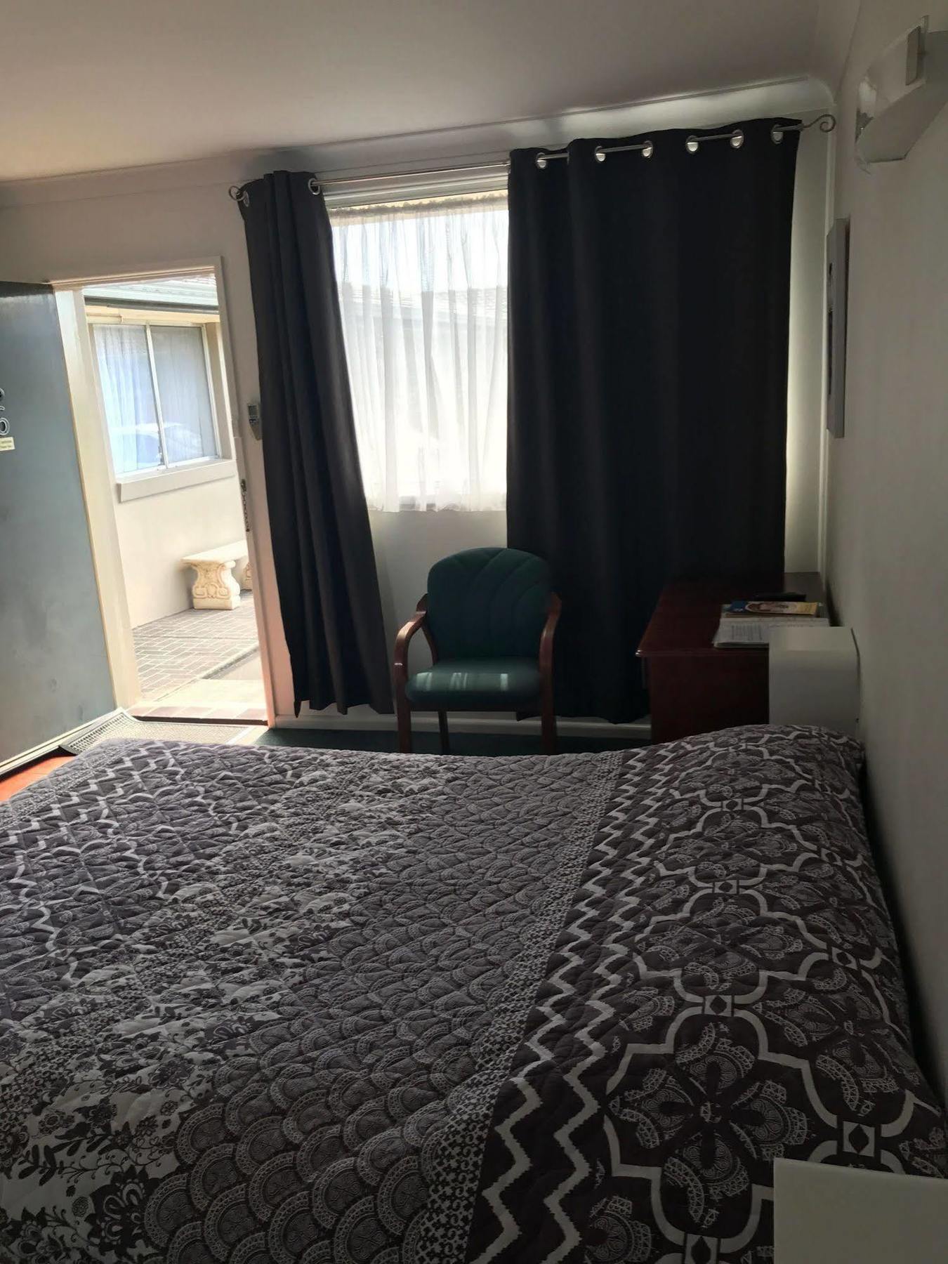 South Tamworth Motor Inn Экстерьер фото
